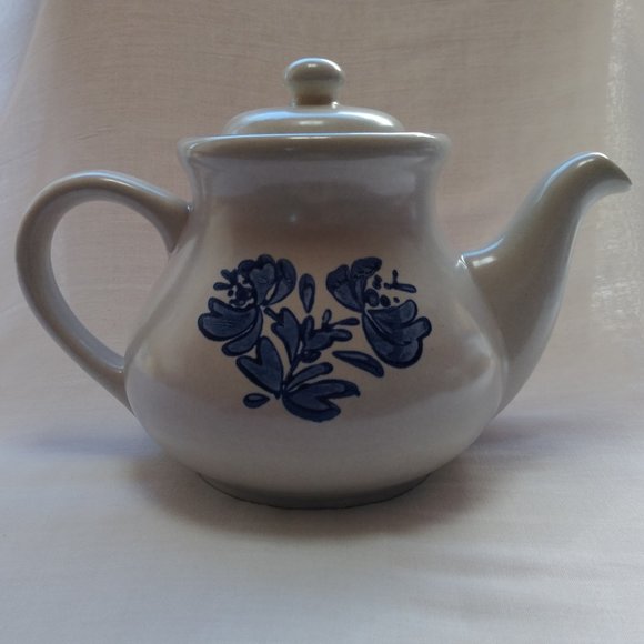 Vintage Pfaltzgraff Yorktowne Teapot 550Y - Picture 1 of 10
